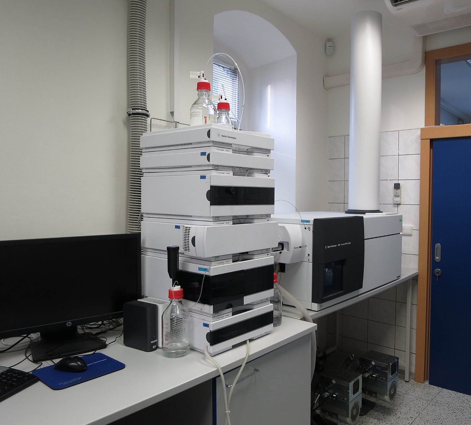 HPLC stack coupled to a qTOF mass spectrometer